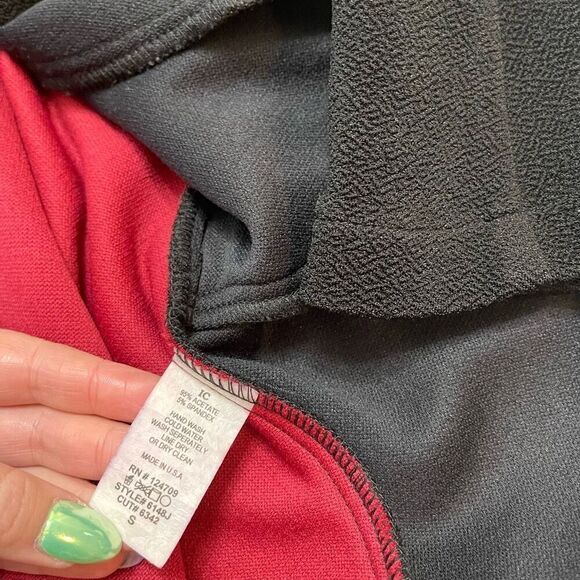 IC Connie K Black Red Stretch Knit Dramatic Wire Collar Opera Coat Jacket Small - Picture 10 of 12